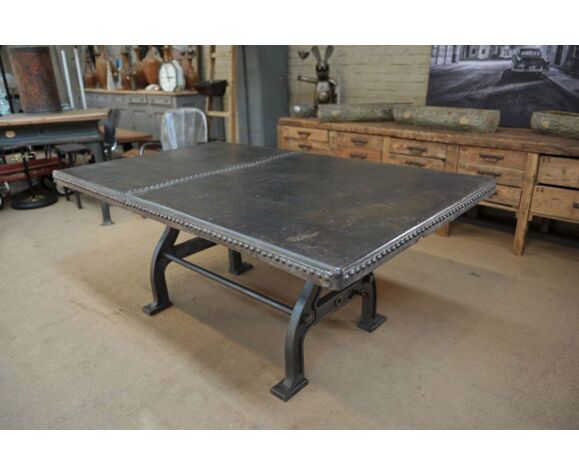 Industrial Dining Table In Riveted Steel 1900 Selency Industrial Dining Table In Riveted, How Many Chairs Fit Around A 32 Round Table Tennis