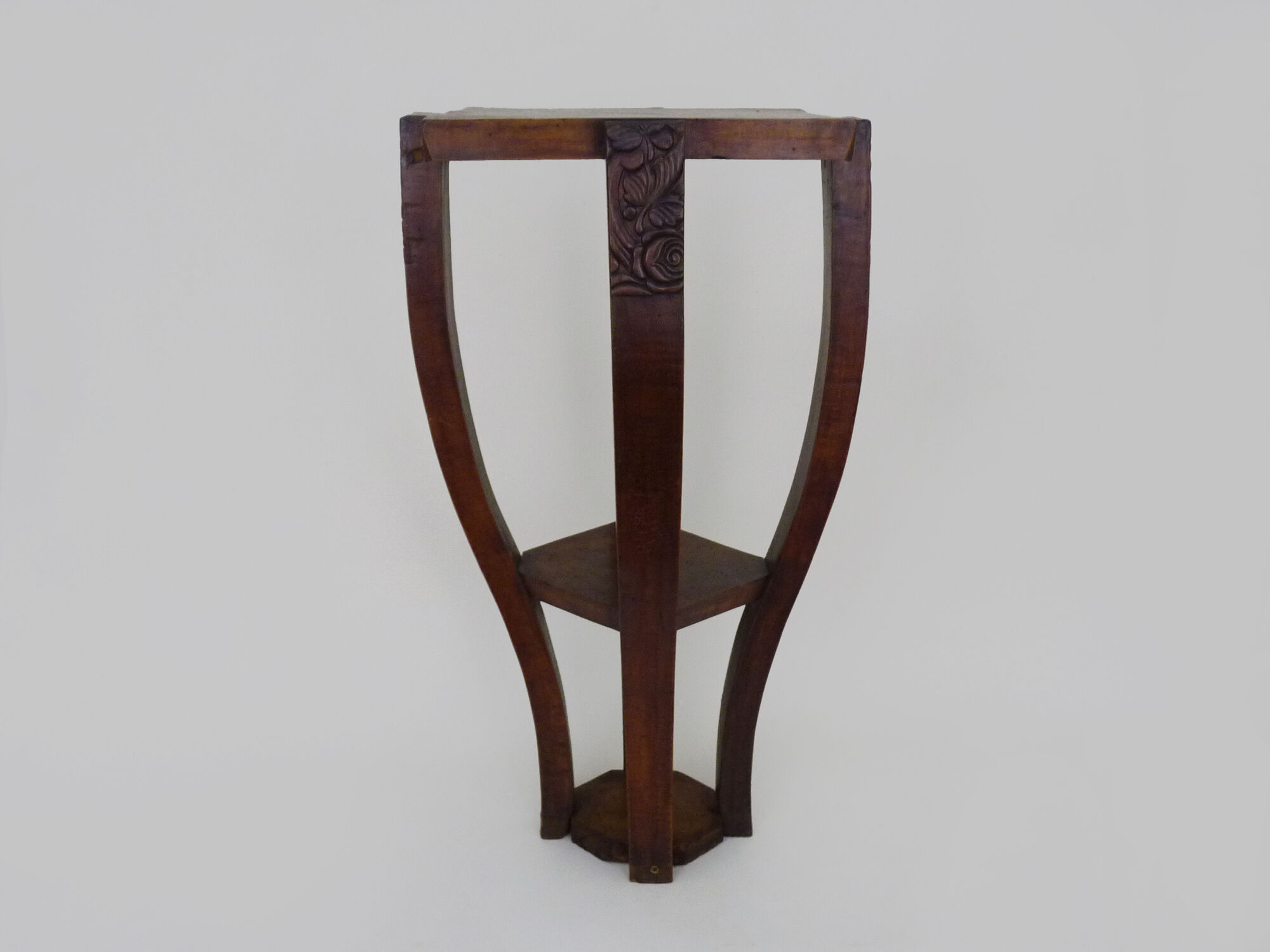 Sharness, wooden Art Deco plant holder, feet in an arc. Art Deco era