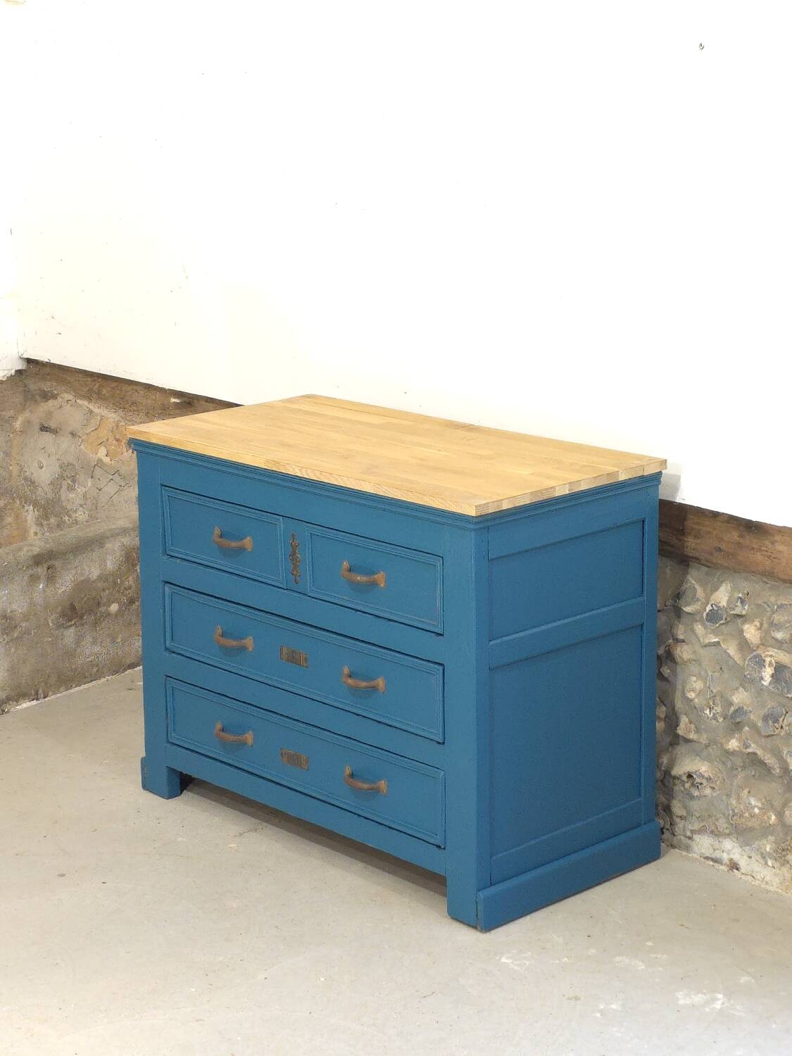 Commode ancienne bleue et dessus chêne
