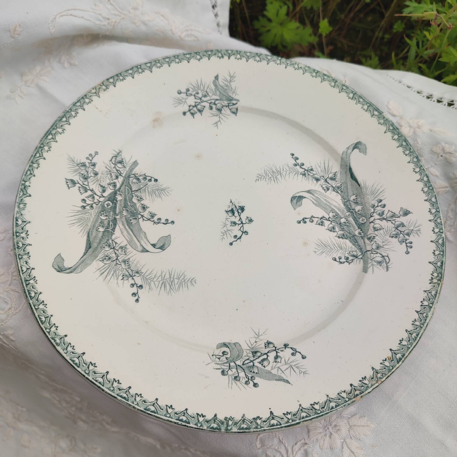 Plat terre de fer Ste Amandinoise modèle Muguet
