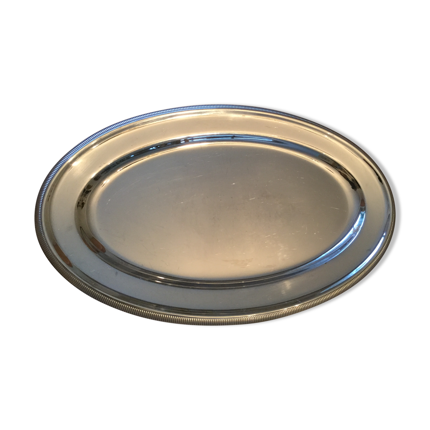 Round plate in silver metal