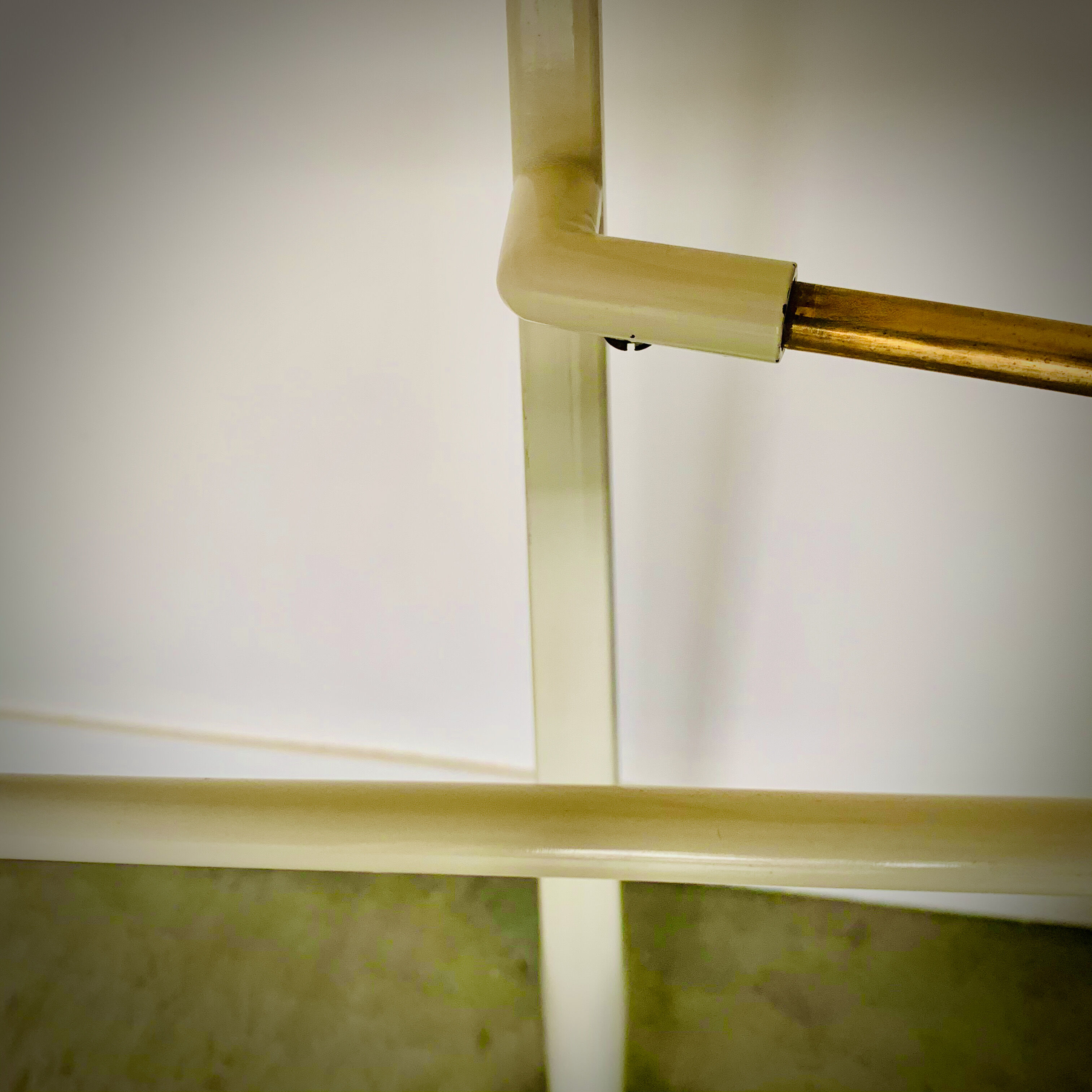 Art Deco chamber valet in brass and white laquered steel 40/50'