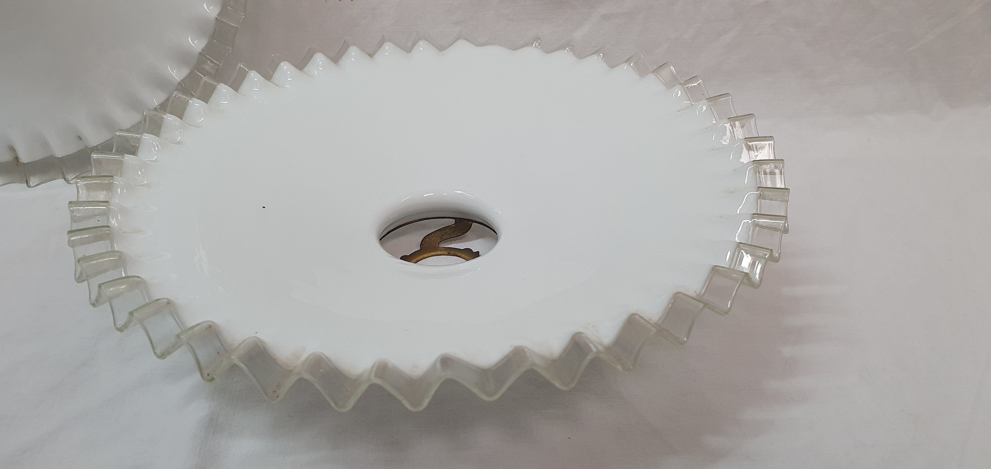 Opaline suspension white lace