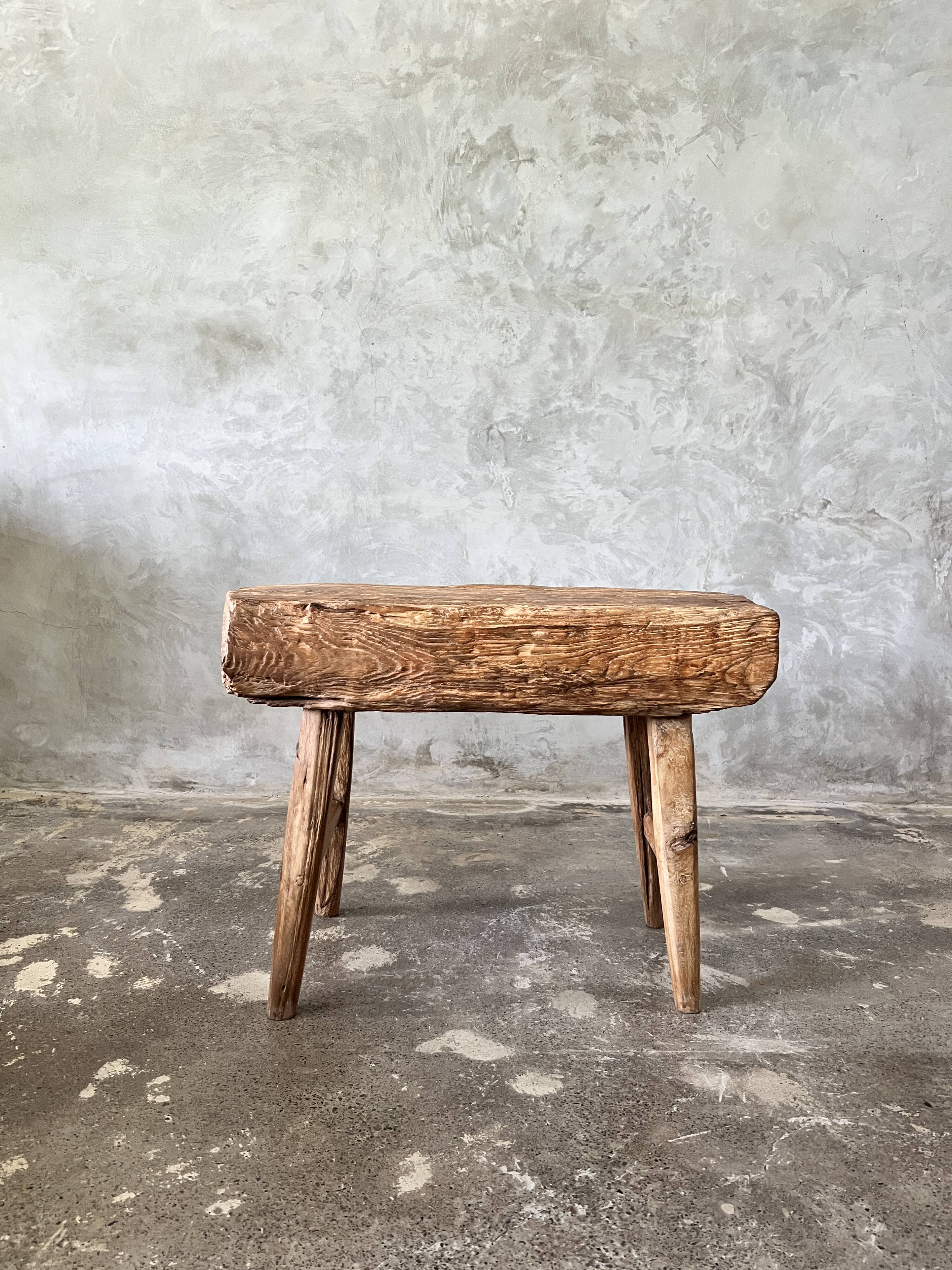 Small organic bench in blond Asian teak quadripod - Tujuh