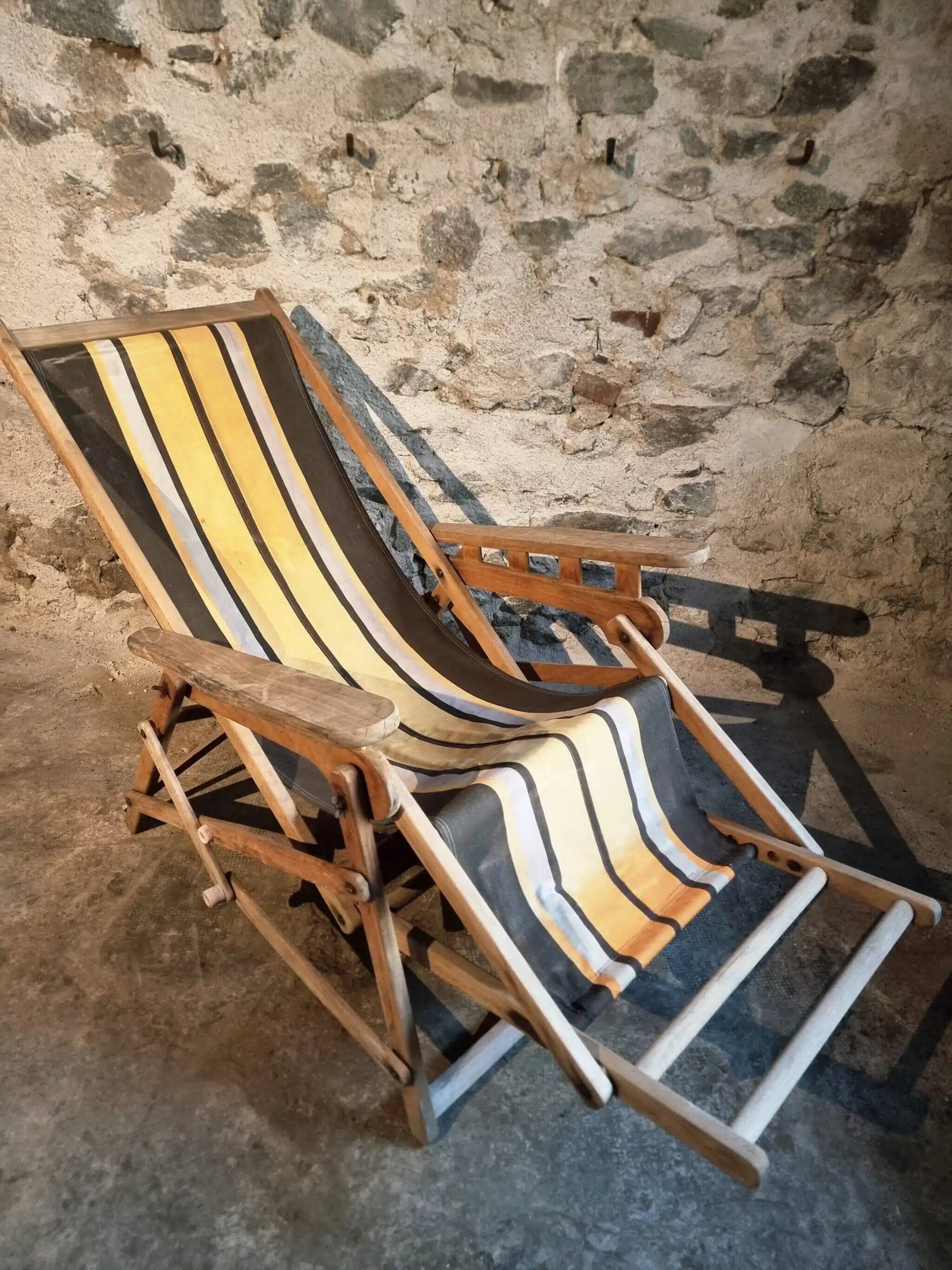 Vintage French folding lounge chair – 1950s/60s in beech with striped canvas, adjustable recliner