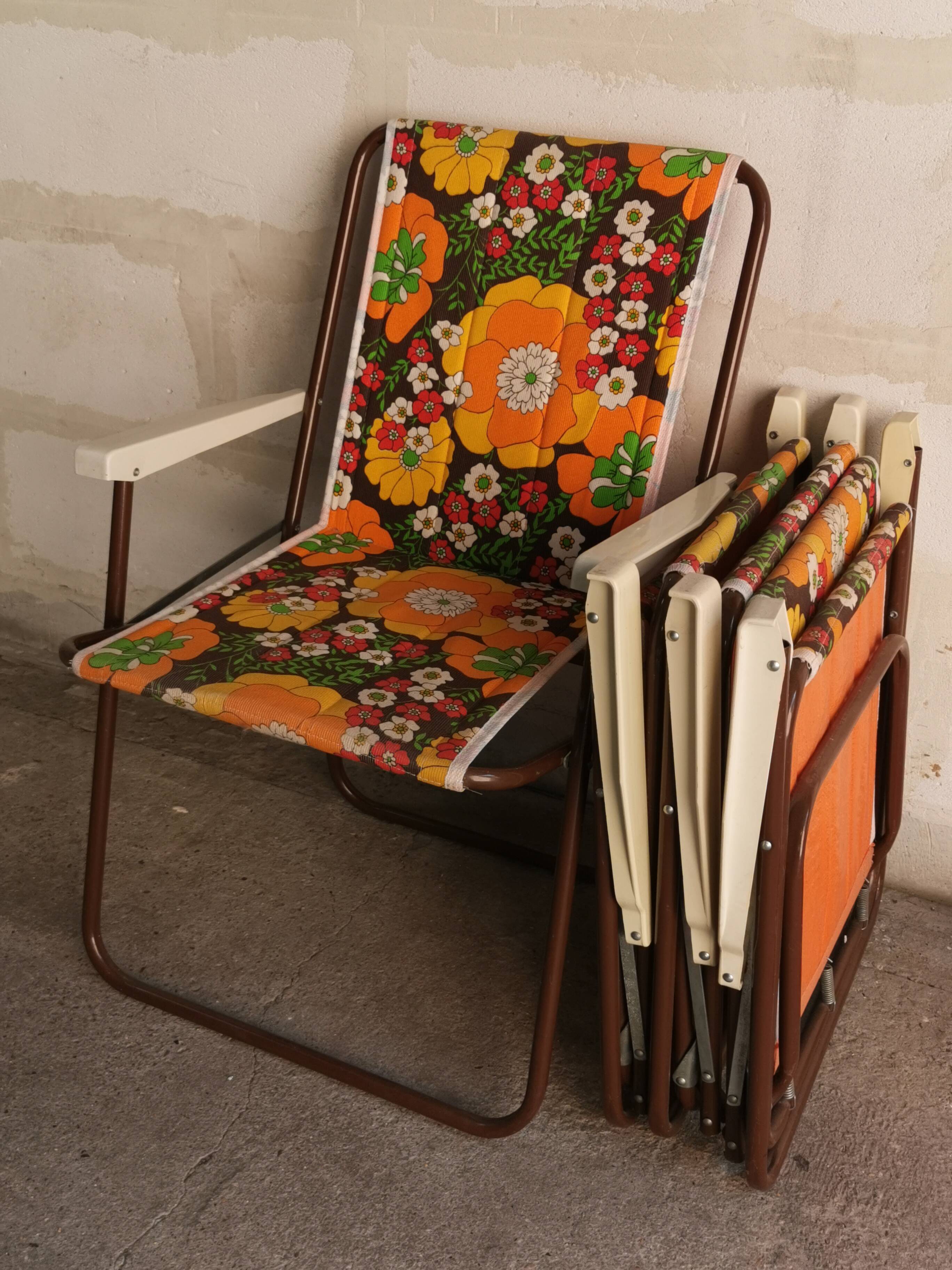set of 4 beautiful vintage 70's Orange flower camping chairs. folding folding