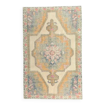 1970s vintage Turkish hand-knotted area rug 135x212