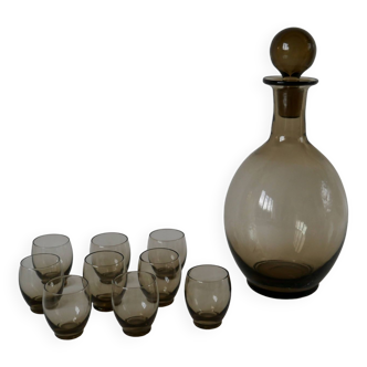 Set consisting of a carafe and 9 designer liqueur glasses in art deco smoked glass from the 1930s