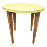 Formica jaune & table d’appoint en bois