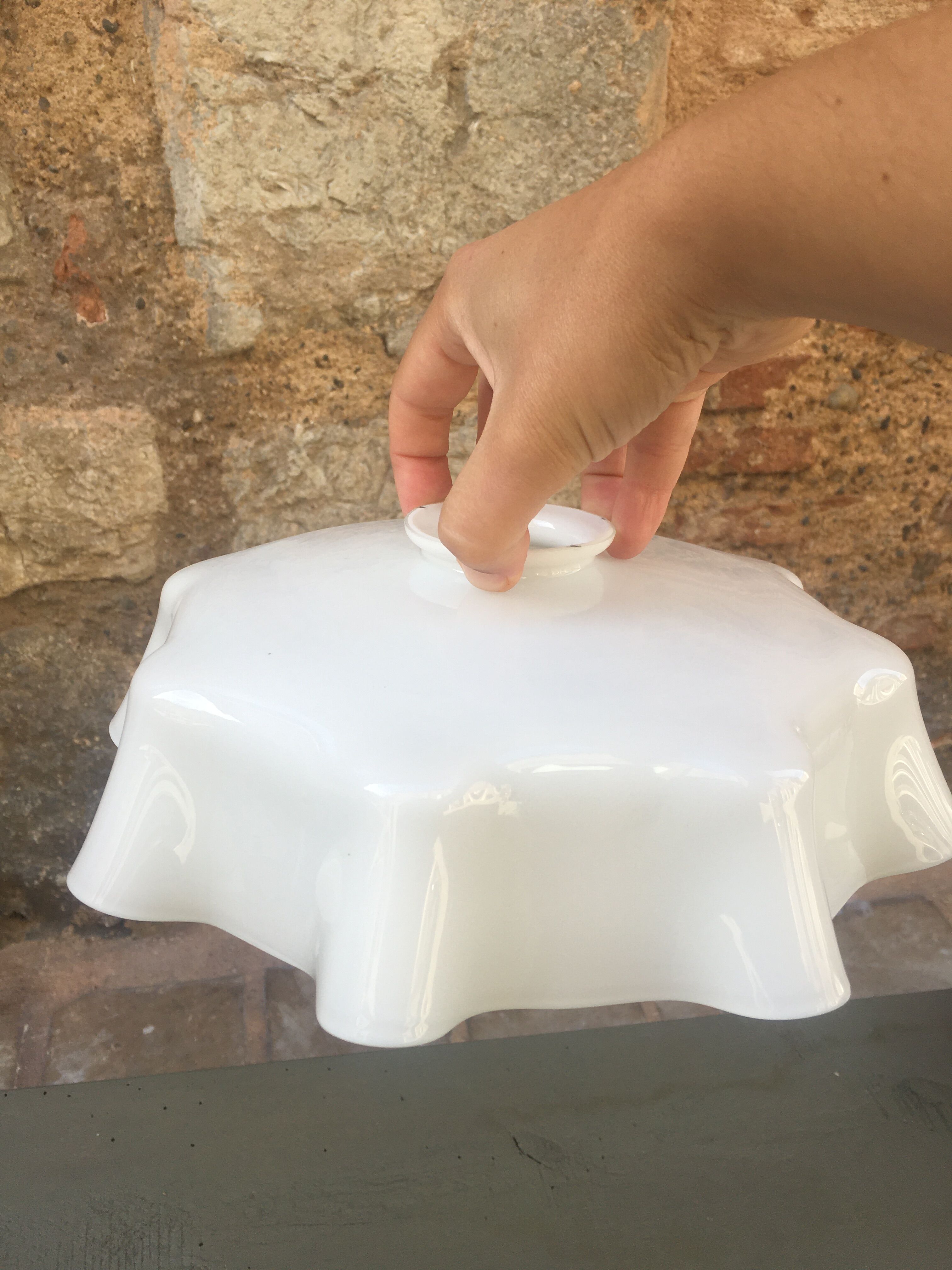 Glass wavy suspension