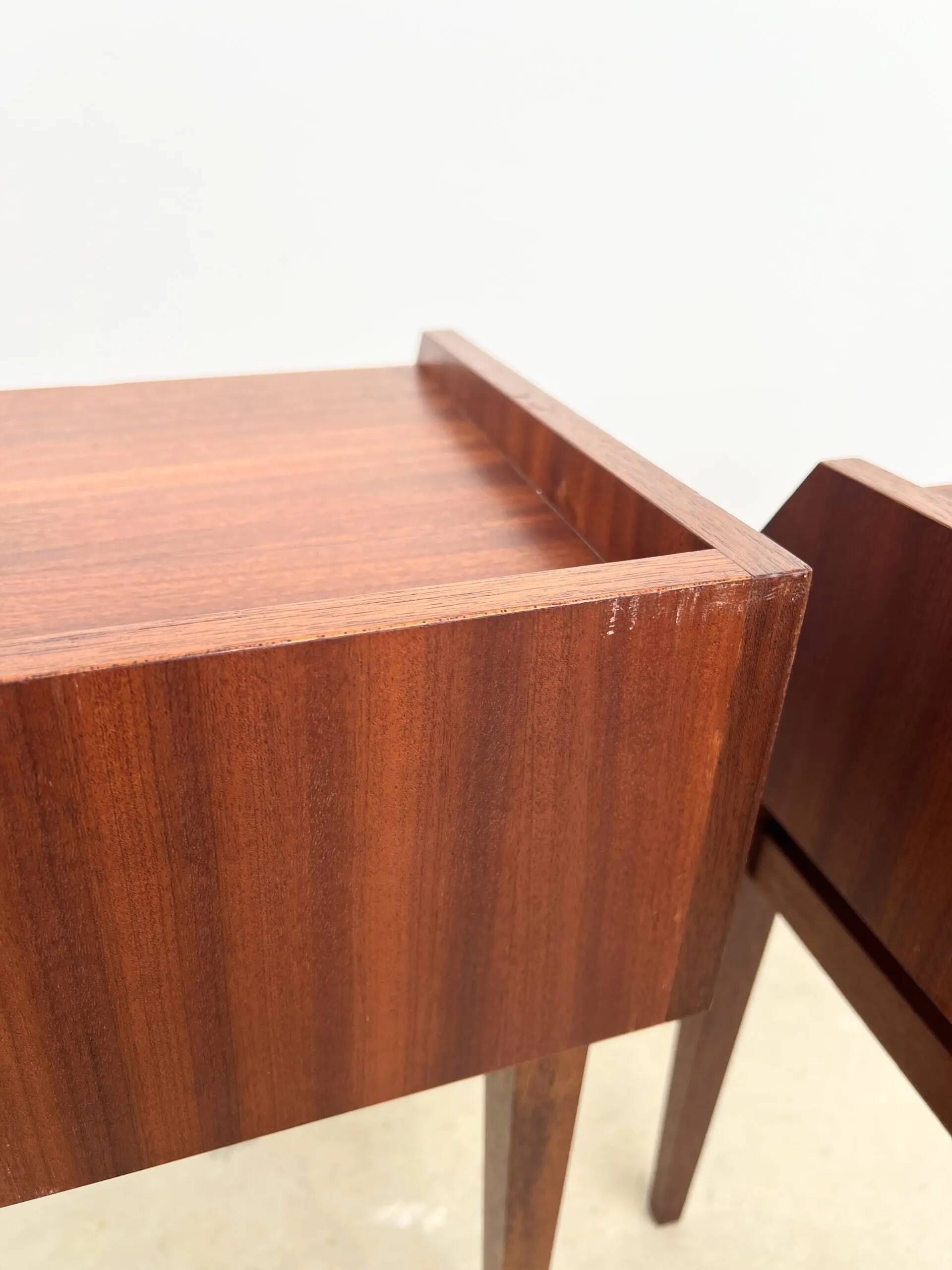 Vintage teak bedside tables (H53cm) – minimalist design and open niche.