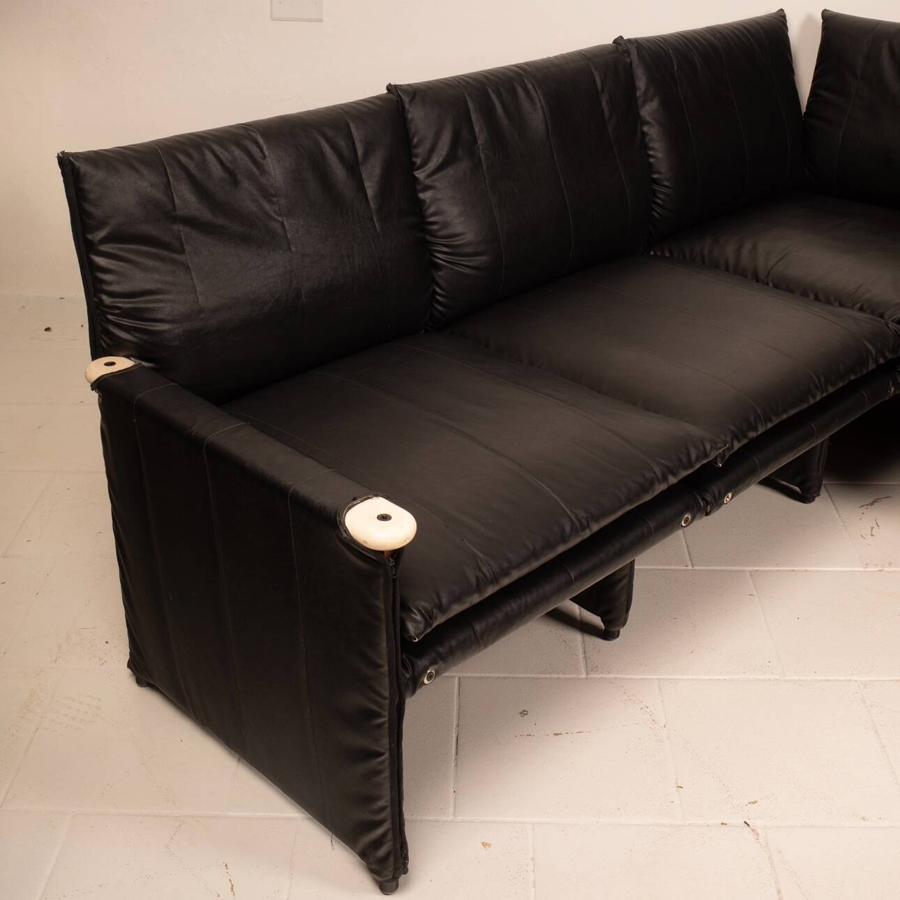 Divano "Minni" di A. Mazzoni D. Stelle e G. Gualtierotti per Giovannetti