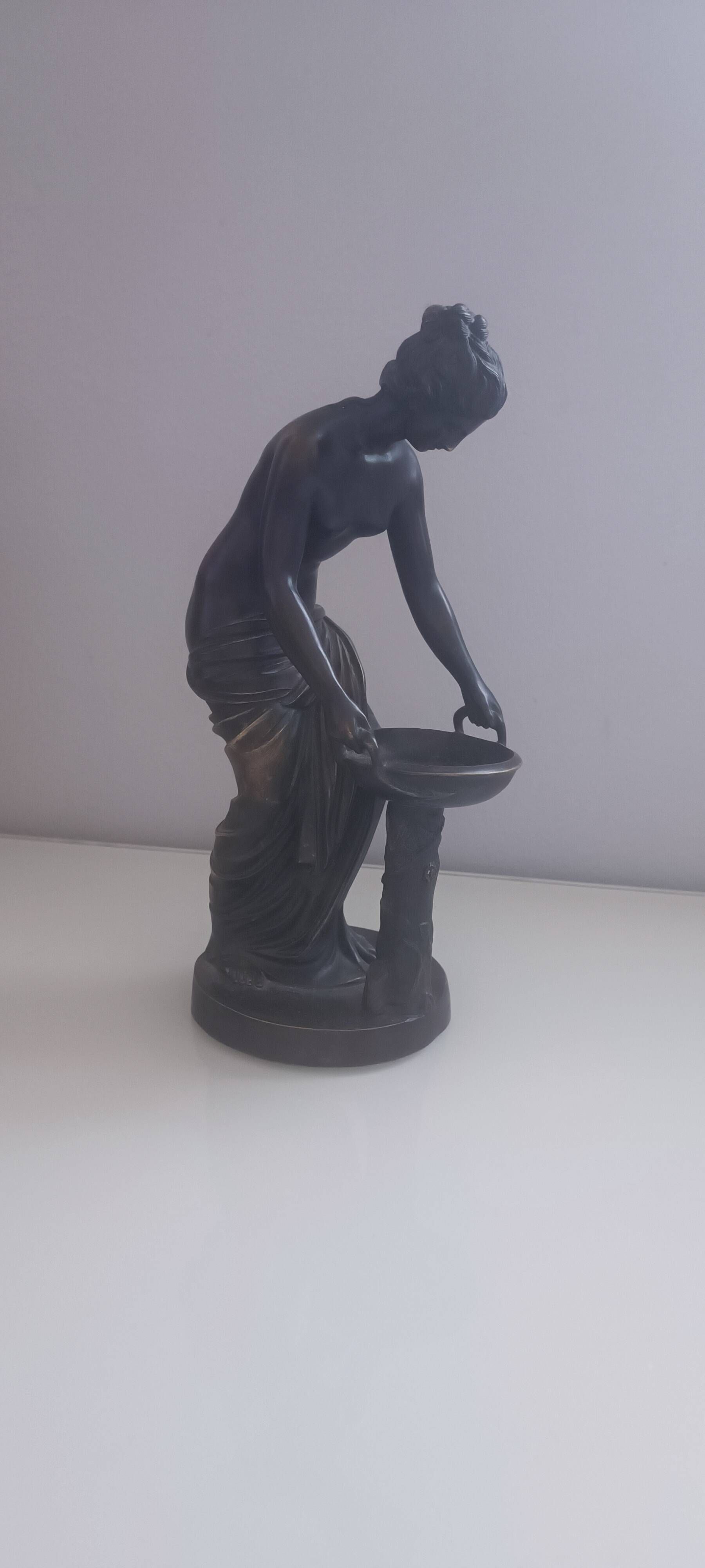 Neoclassical female statue - antique style - Antique bronze Wembley 27cm.