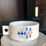 Lot 12 tea cups and saucers