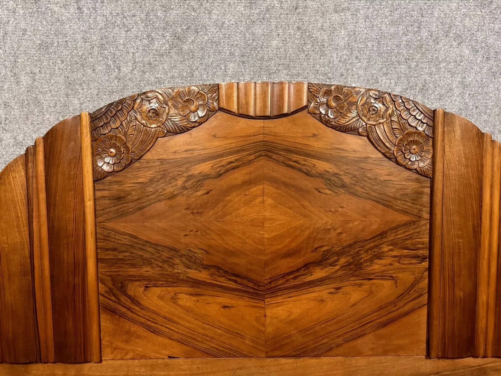 Art Deco fan in walnut – Decorated with stylised flowers