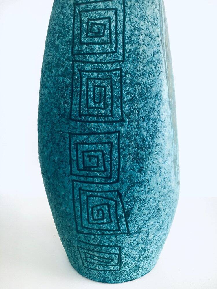 Art ceramics sgraffito table lamp attributed to Alvino Bagni for Raymor, Italy, 1960s.