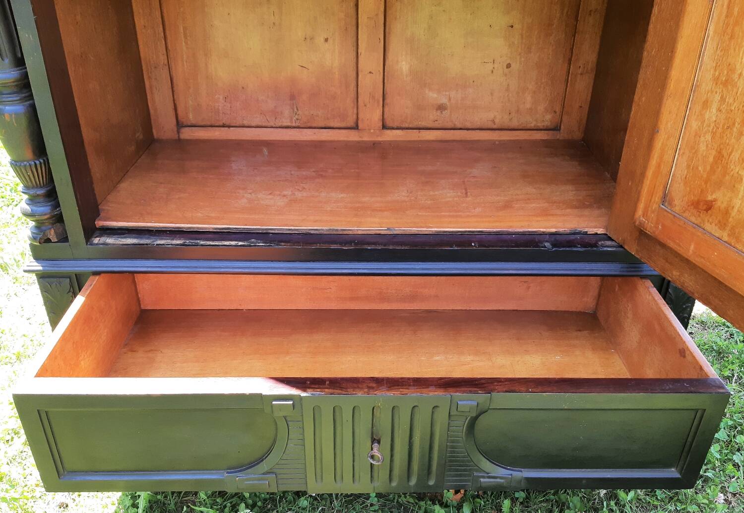 Dressmaker's cabinet with beveled triptych mirrors. (Mirror cabinet)