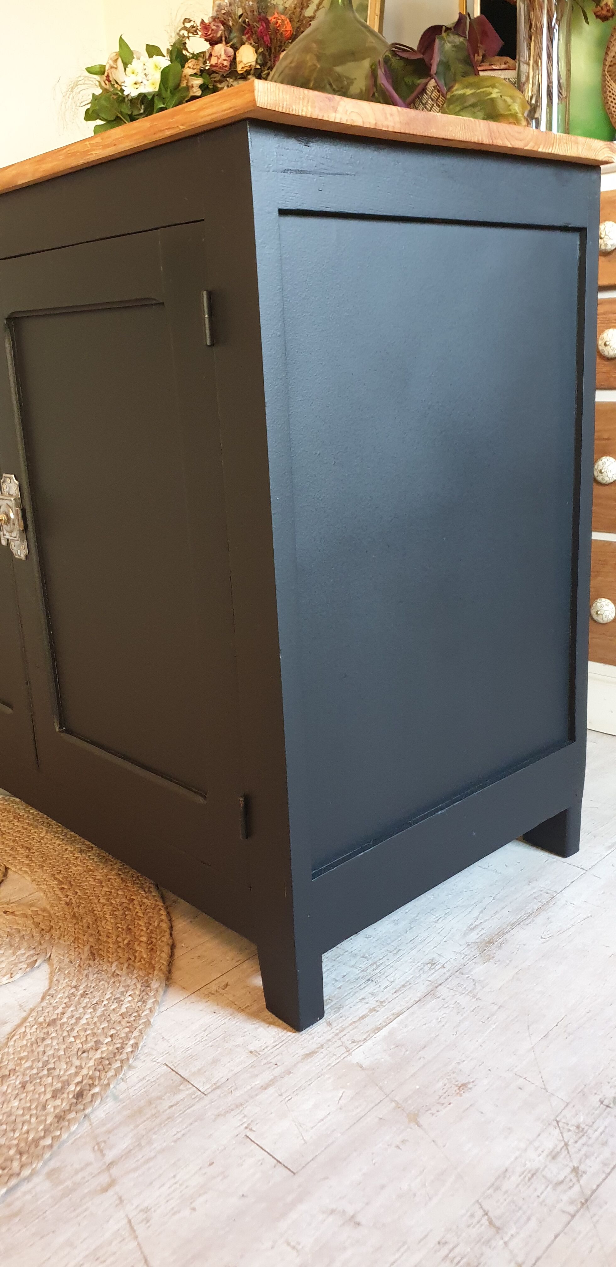 Black Parisian buffet