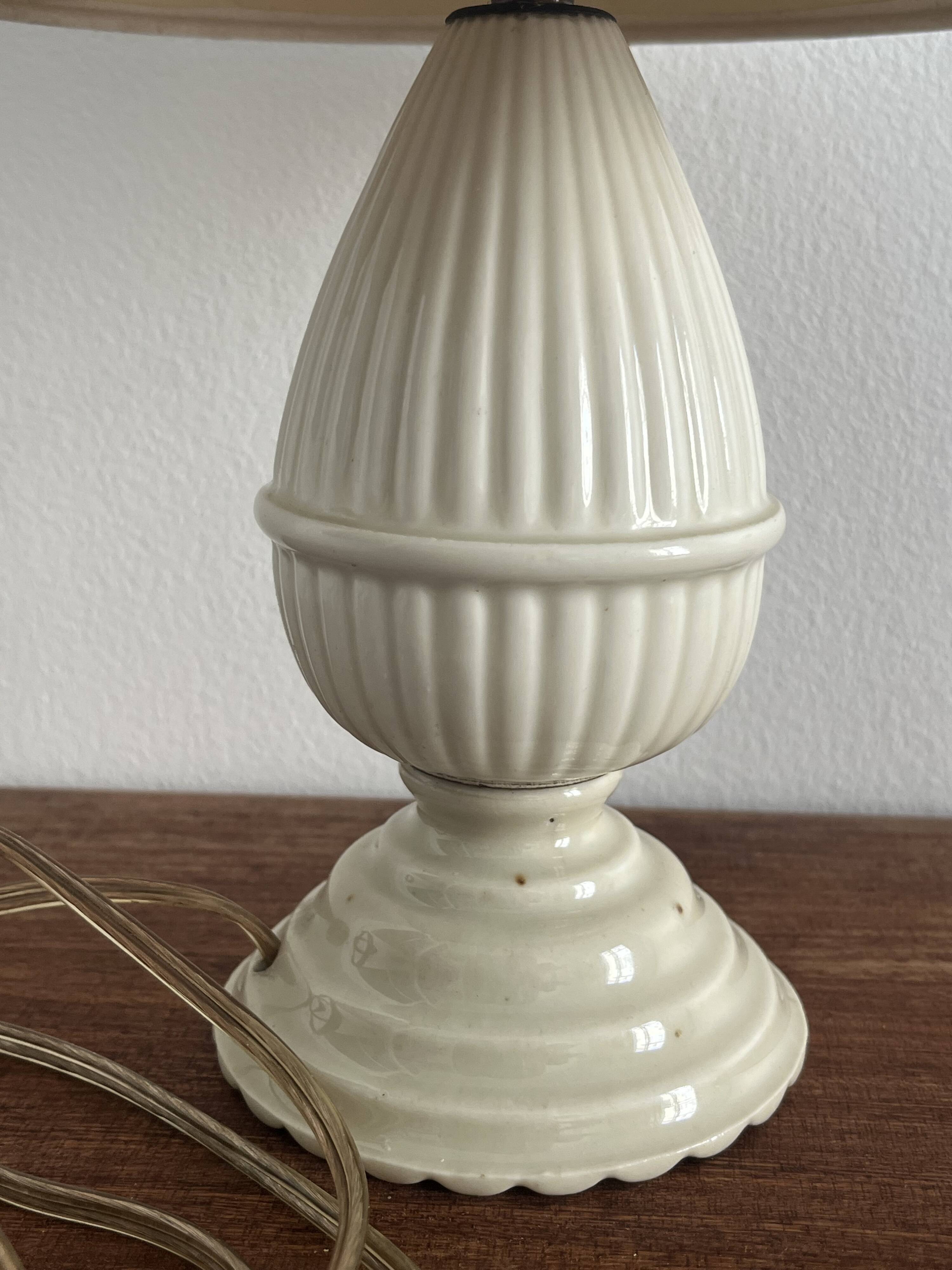Small bedside lamp in ivory glazed ceramic.