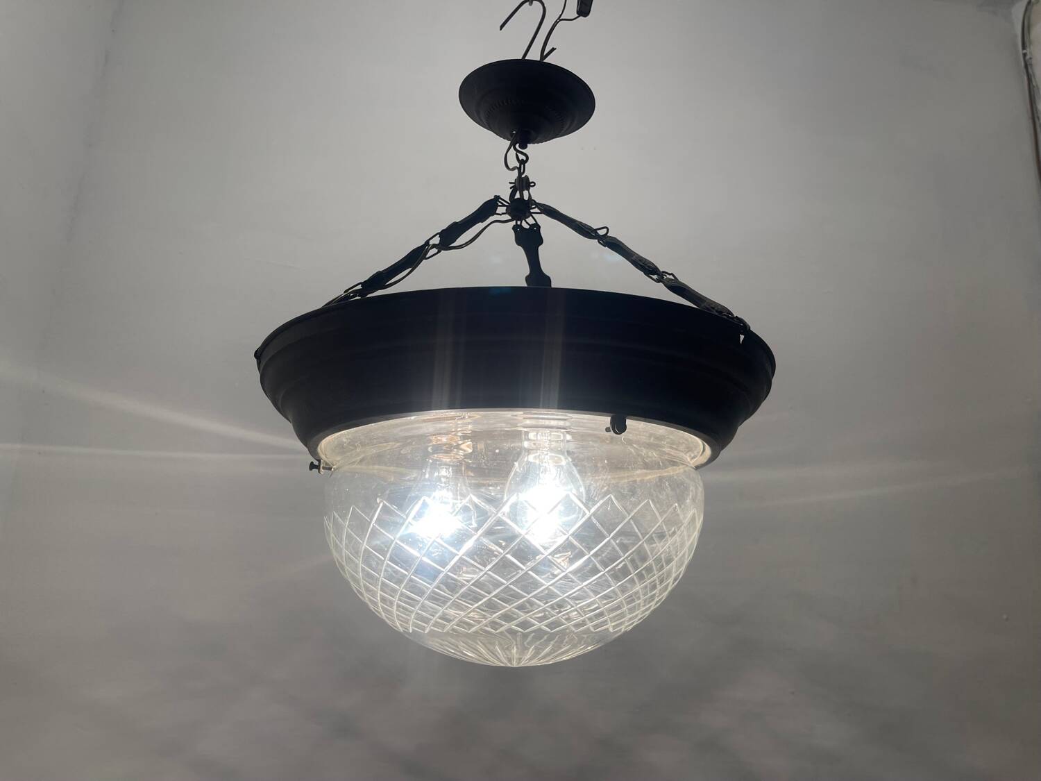 Suspension en cristal et bronze, années 40