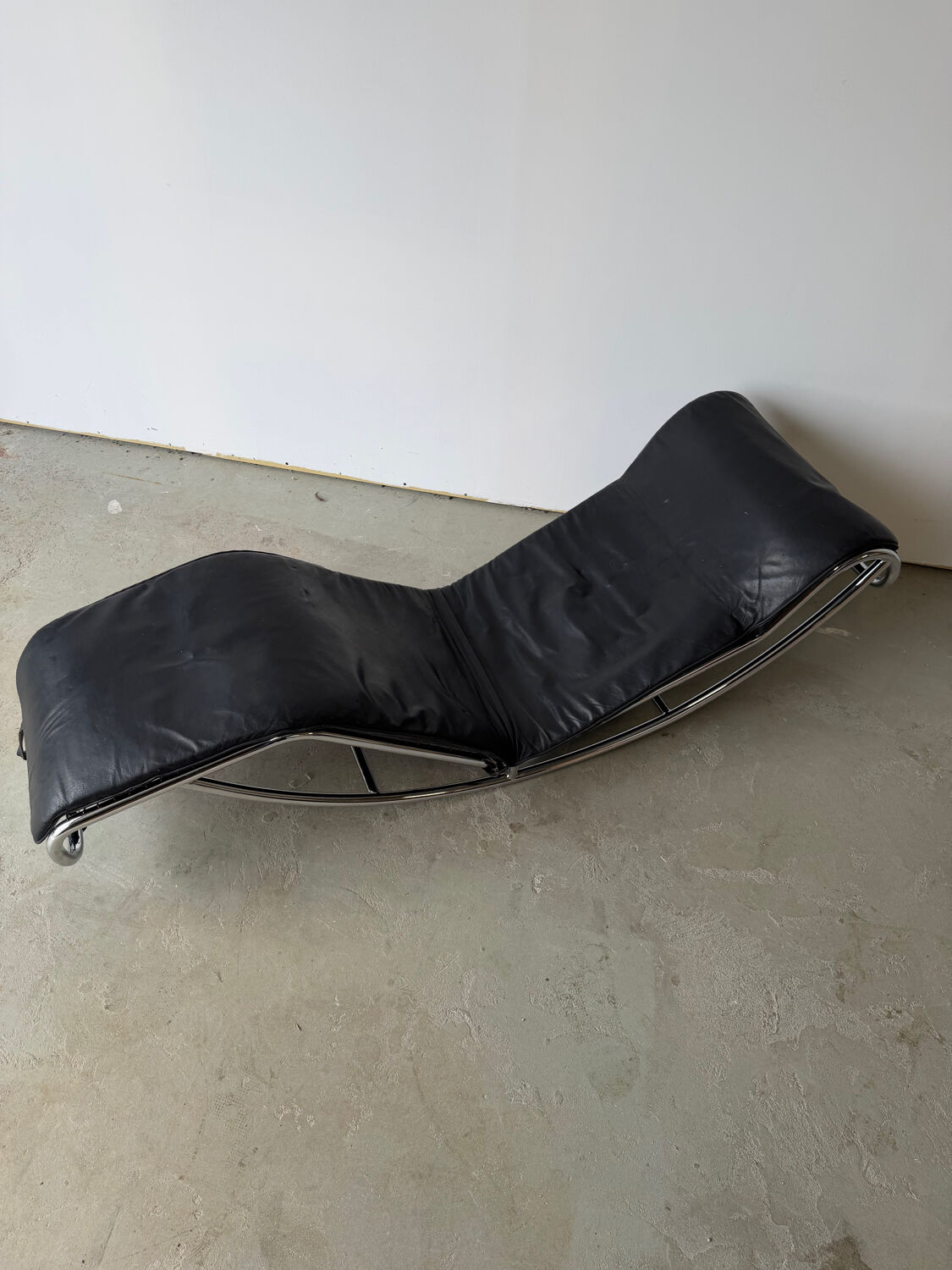 Chaise longue modèle LC4 par Le corbusier, Charlotte Perriand