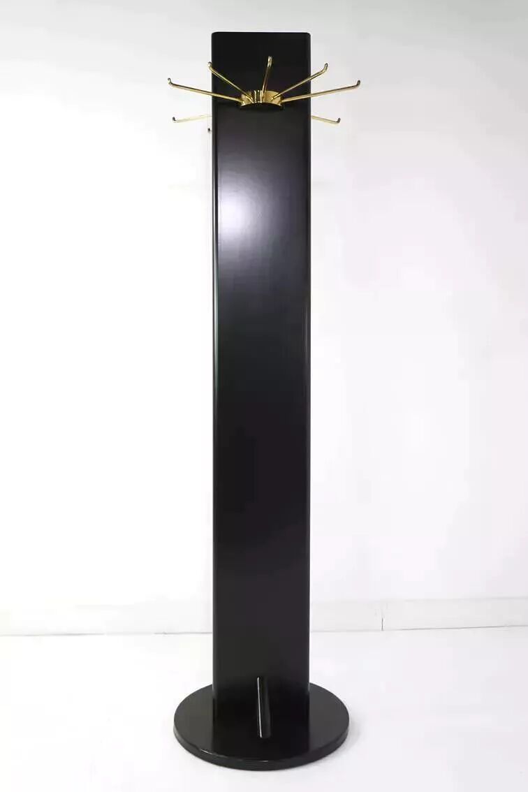 Swivel coat rack in black lacquered wood and brass