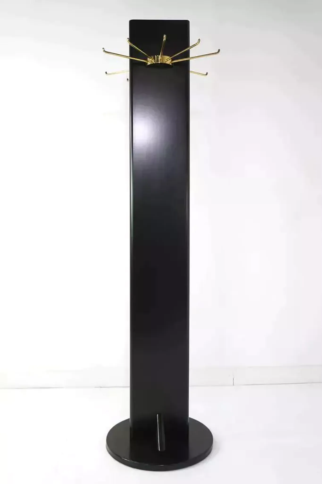 Portemanteau pivotant en bois laqué noir et laiton