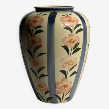 Grand vase jaune et bleu à motifs fleurs roses