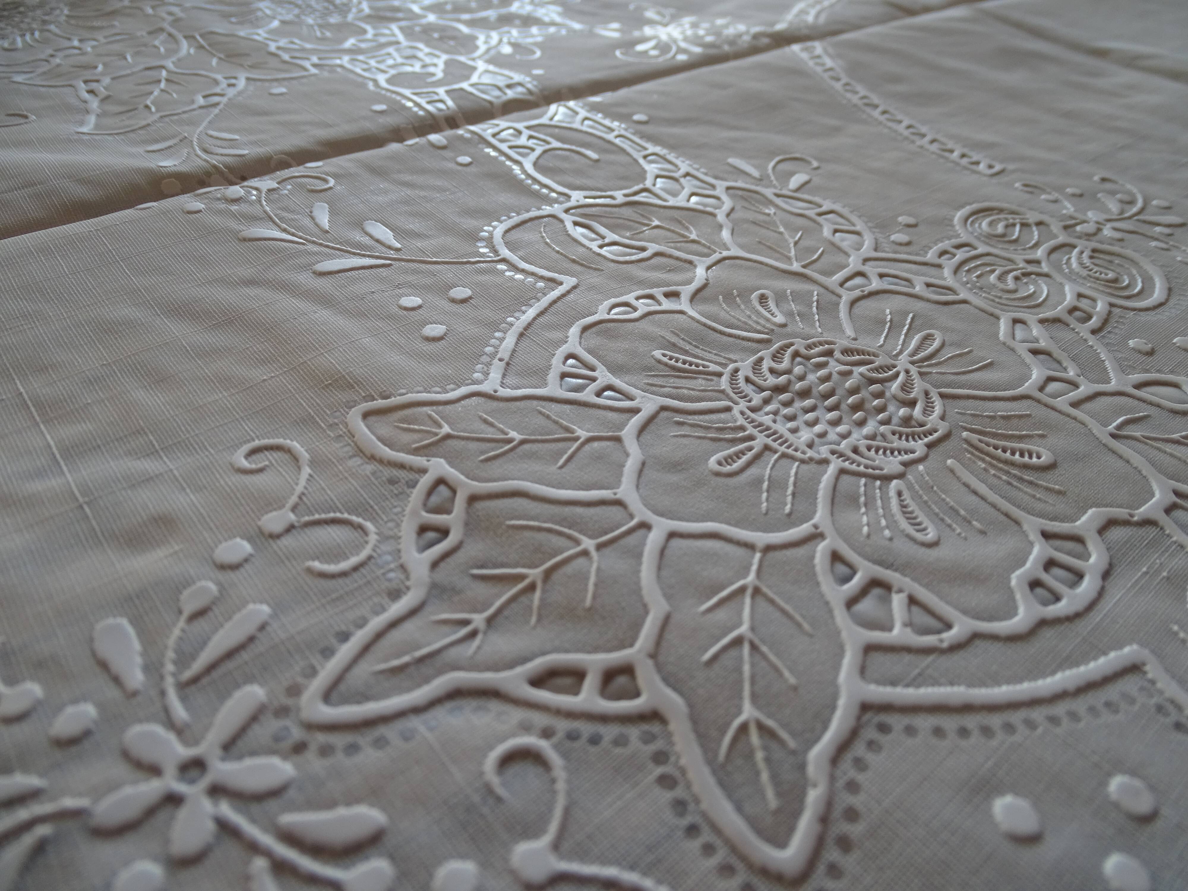 Oilcloth 260 x 150 white flower patterns
