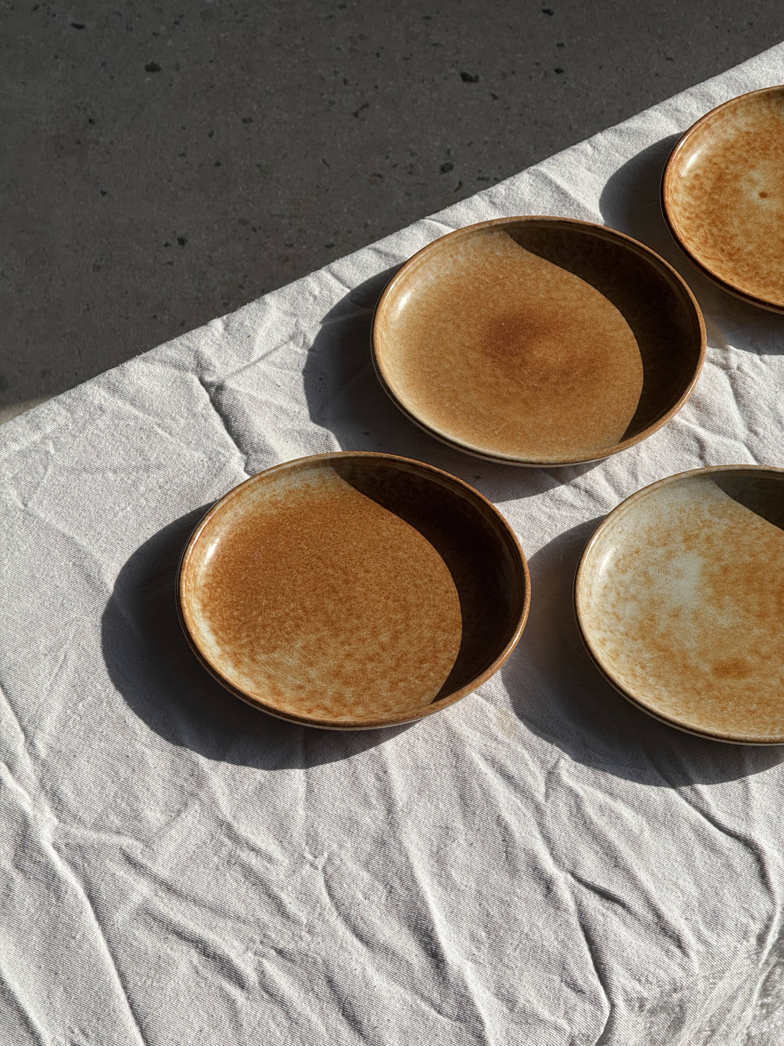 Set of 7 small flat dessert plates in orange stoneware D18