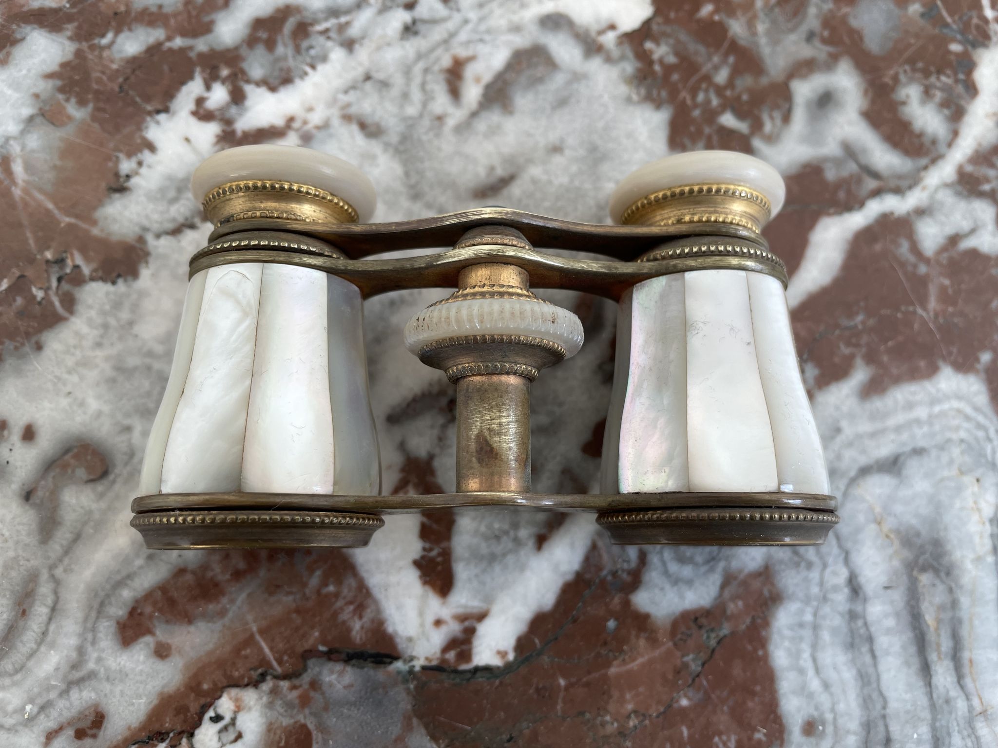 Opera binoculars in Mother-of-Pearl and Brass - authentic - Early XXth - France