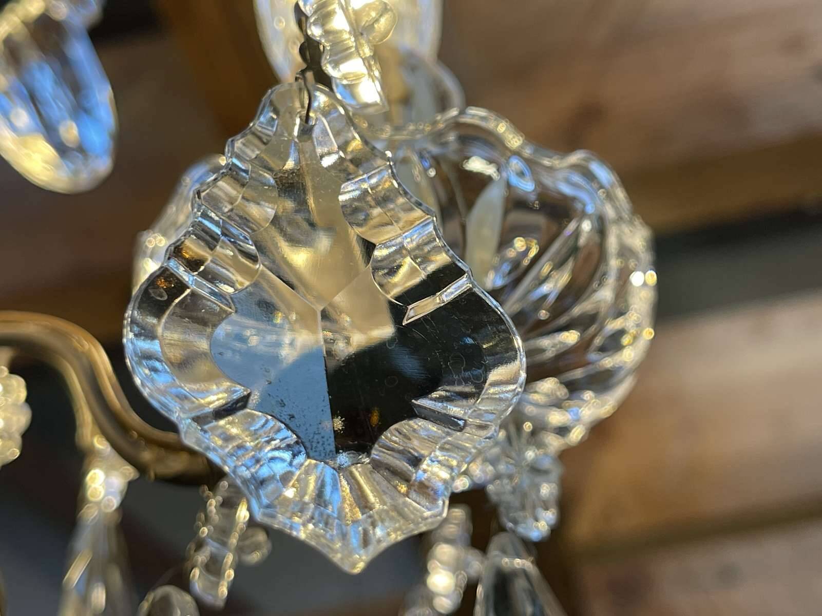 Three-light chandelier in bronze and cut crystal, early 20th century work.