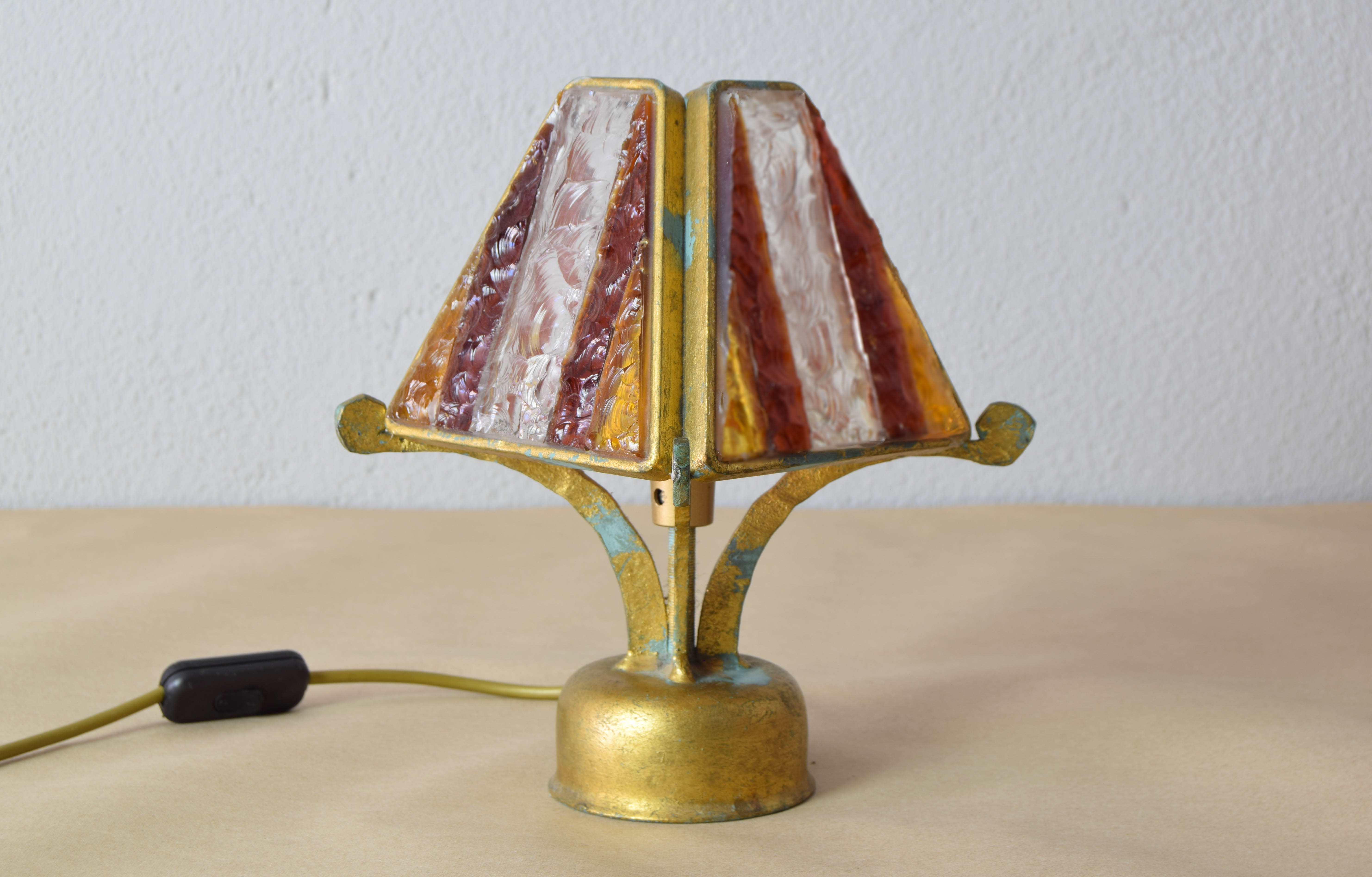Brutalist table lamp in metal and hammered murano by longobard italy