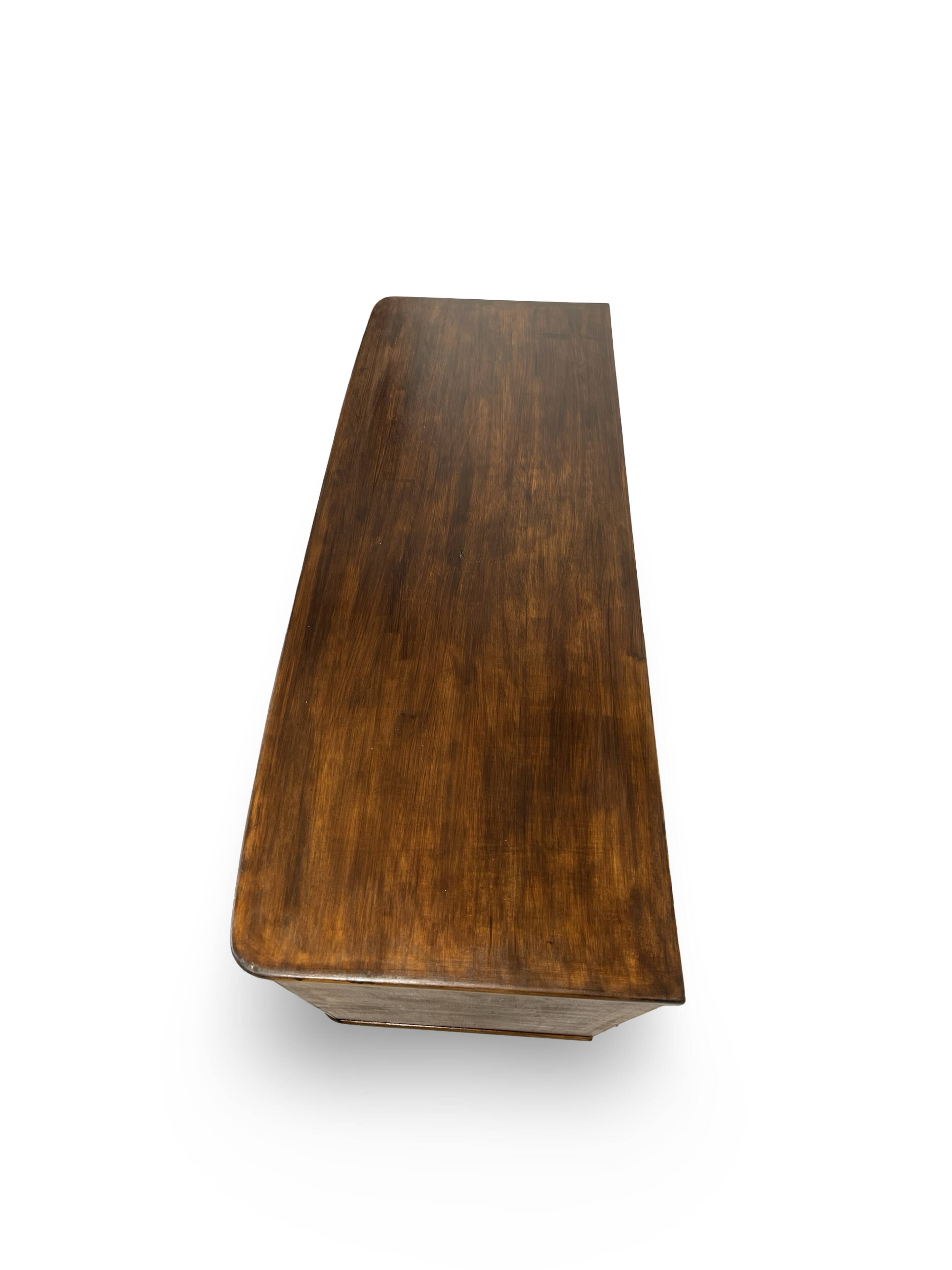 A vintage Italian chest of drawers, made of veneered walnut and solid wood,