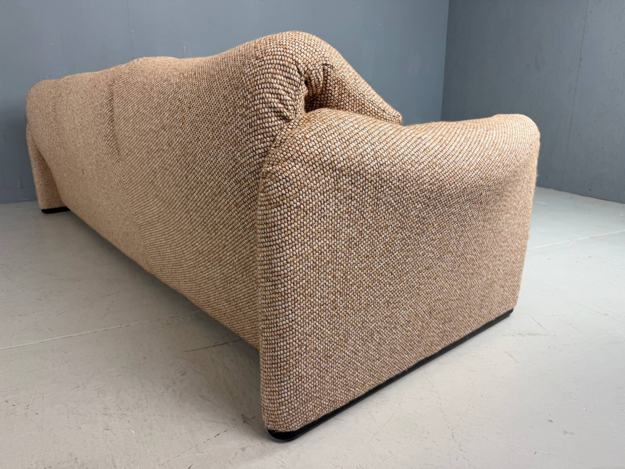 Vico Magistretti "Maralunga" 3-seater re-upholstered full wool sofa for Cassina