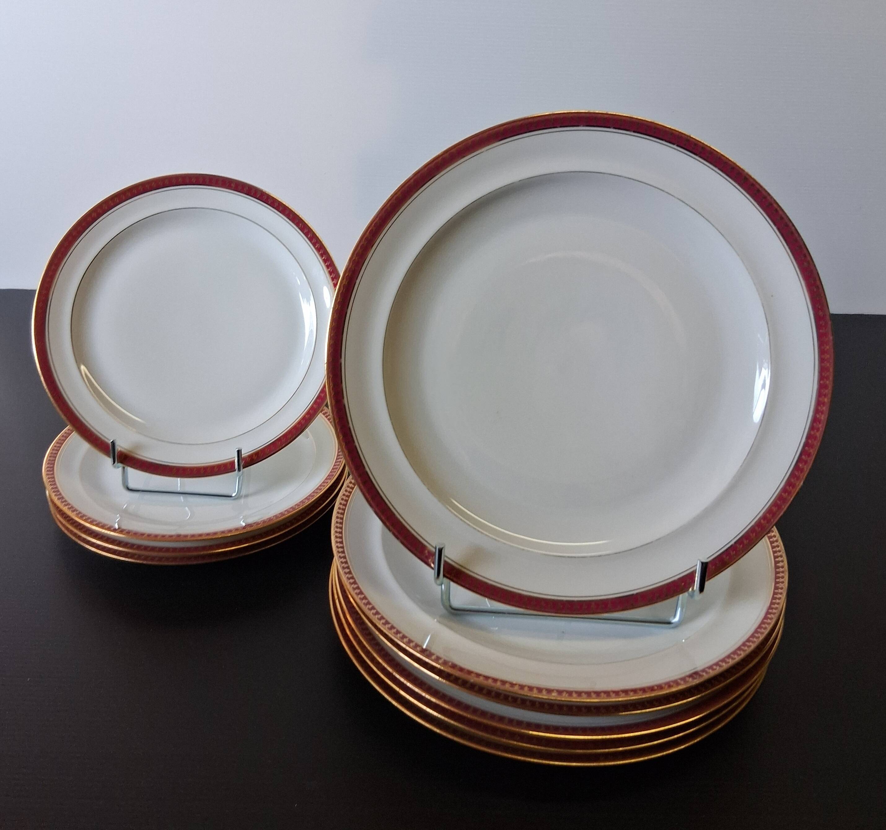 Set of porcelain plates from Chastagner et Cie in good condition.