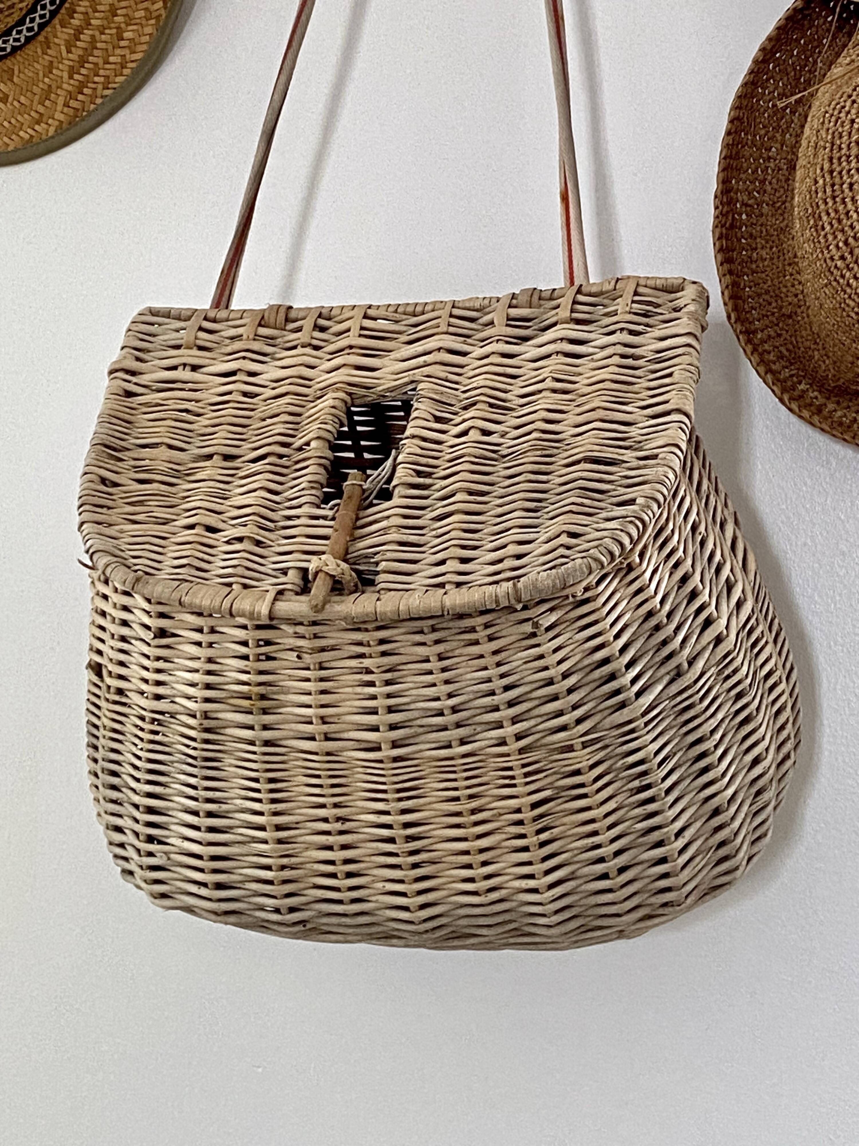 Walking fishing basket