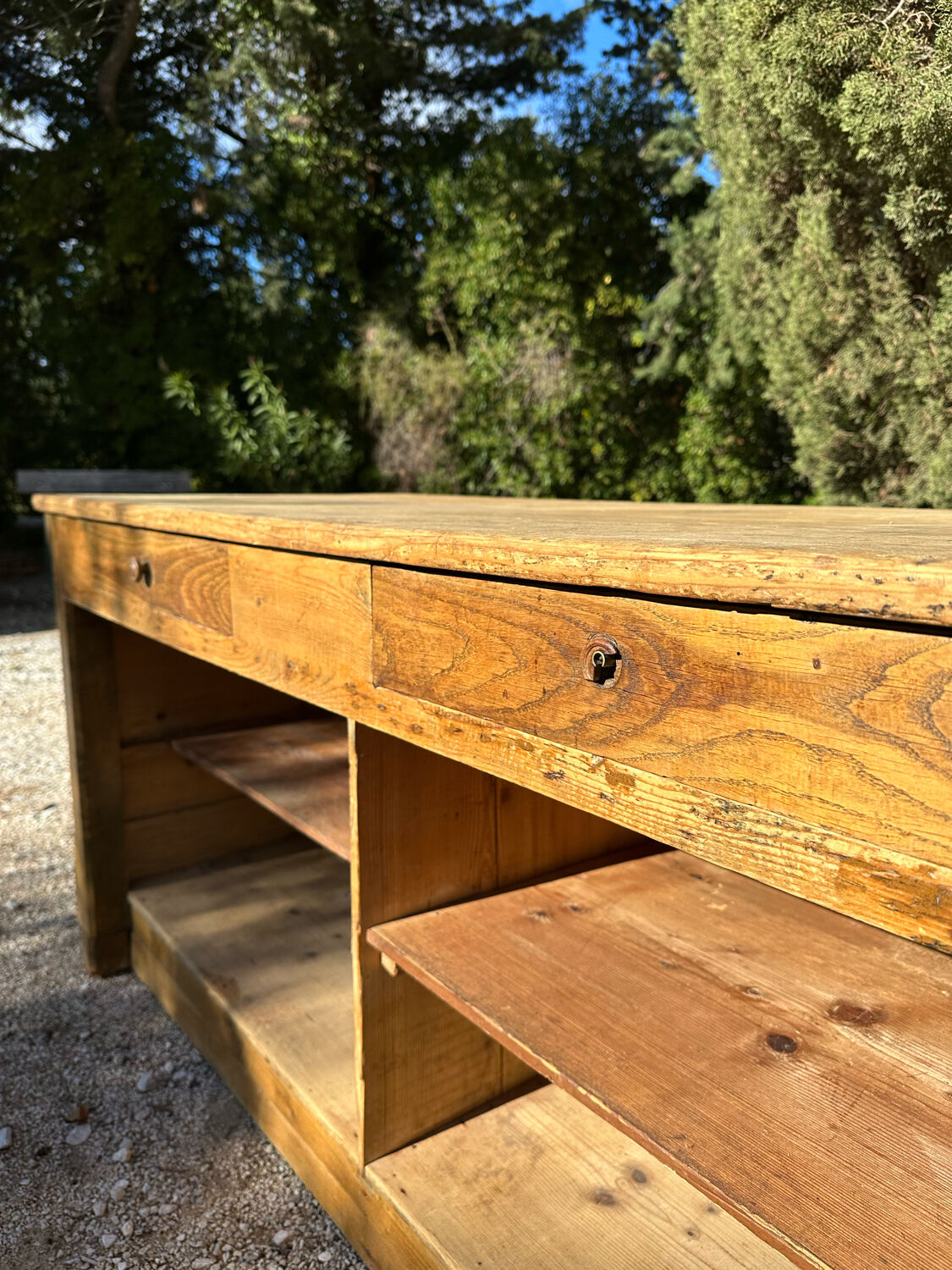 Cash counter cabinet