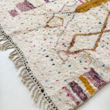 Tapis berbère marocain azilal écru à motifs colorés 303x201cm