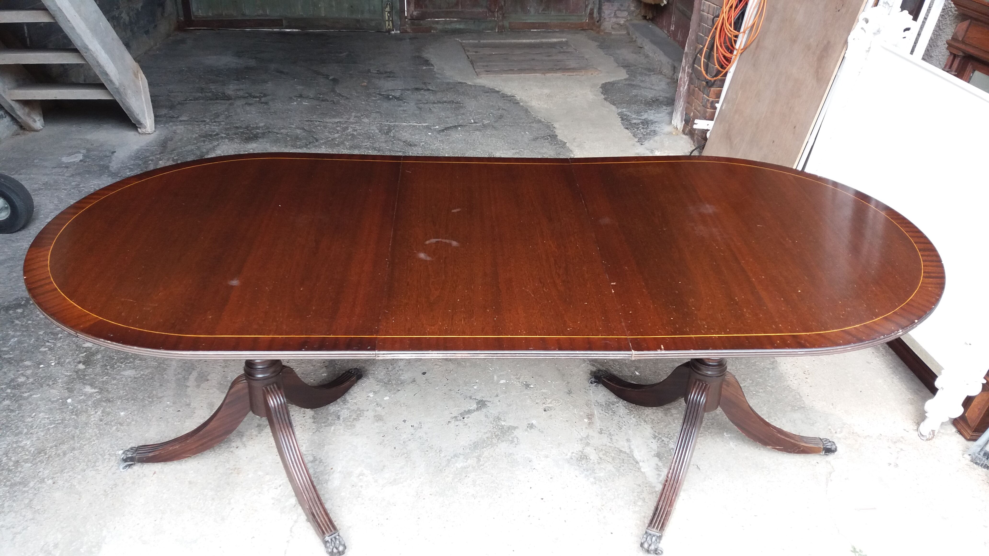 English table with extension