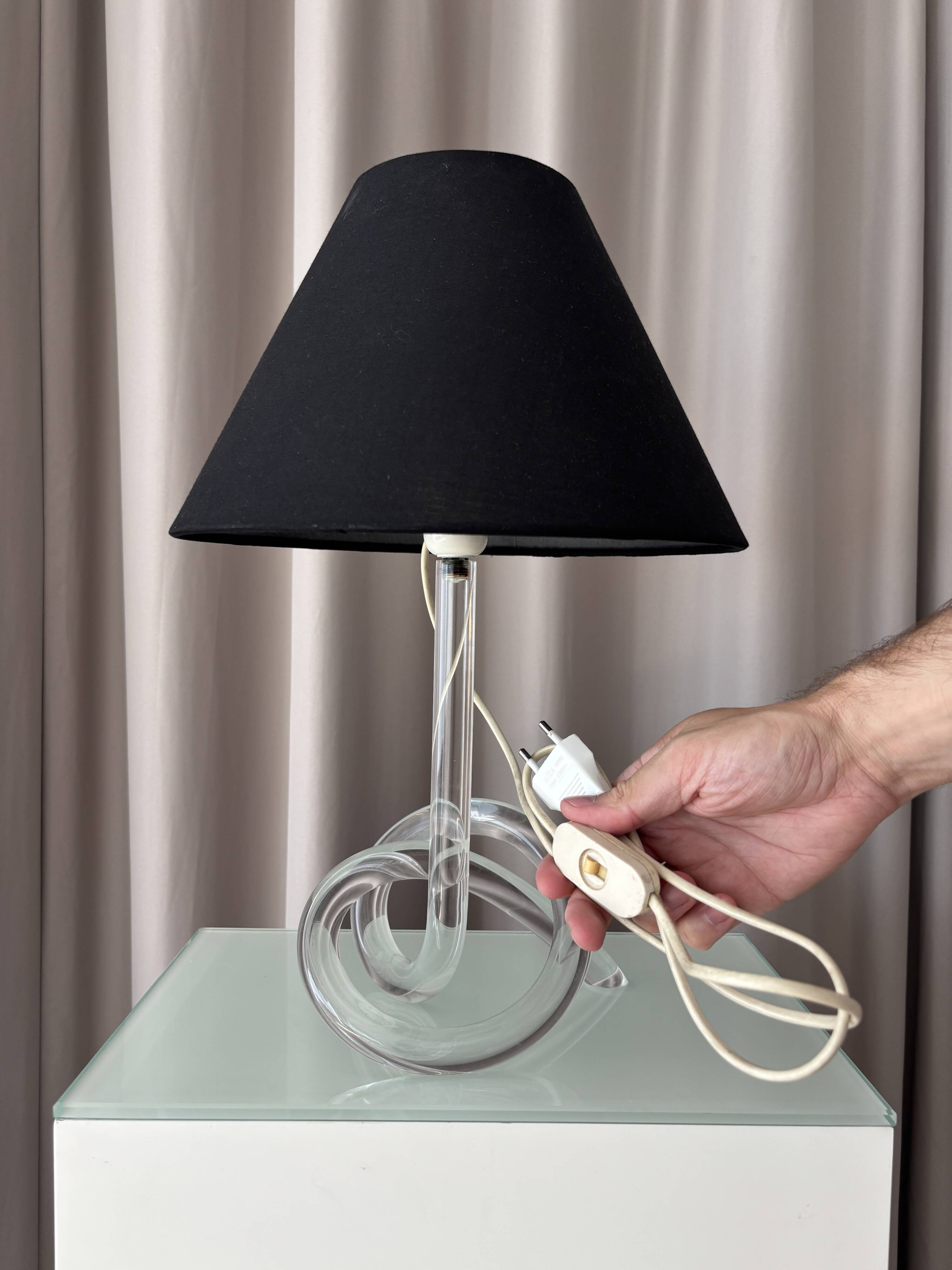 1970s Lucite Knot Table Lamp Attributed to Elaine Bscheider for Dorothy Tho
