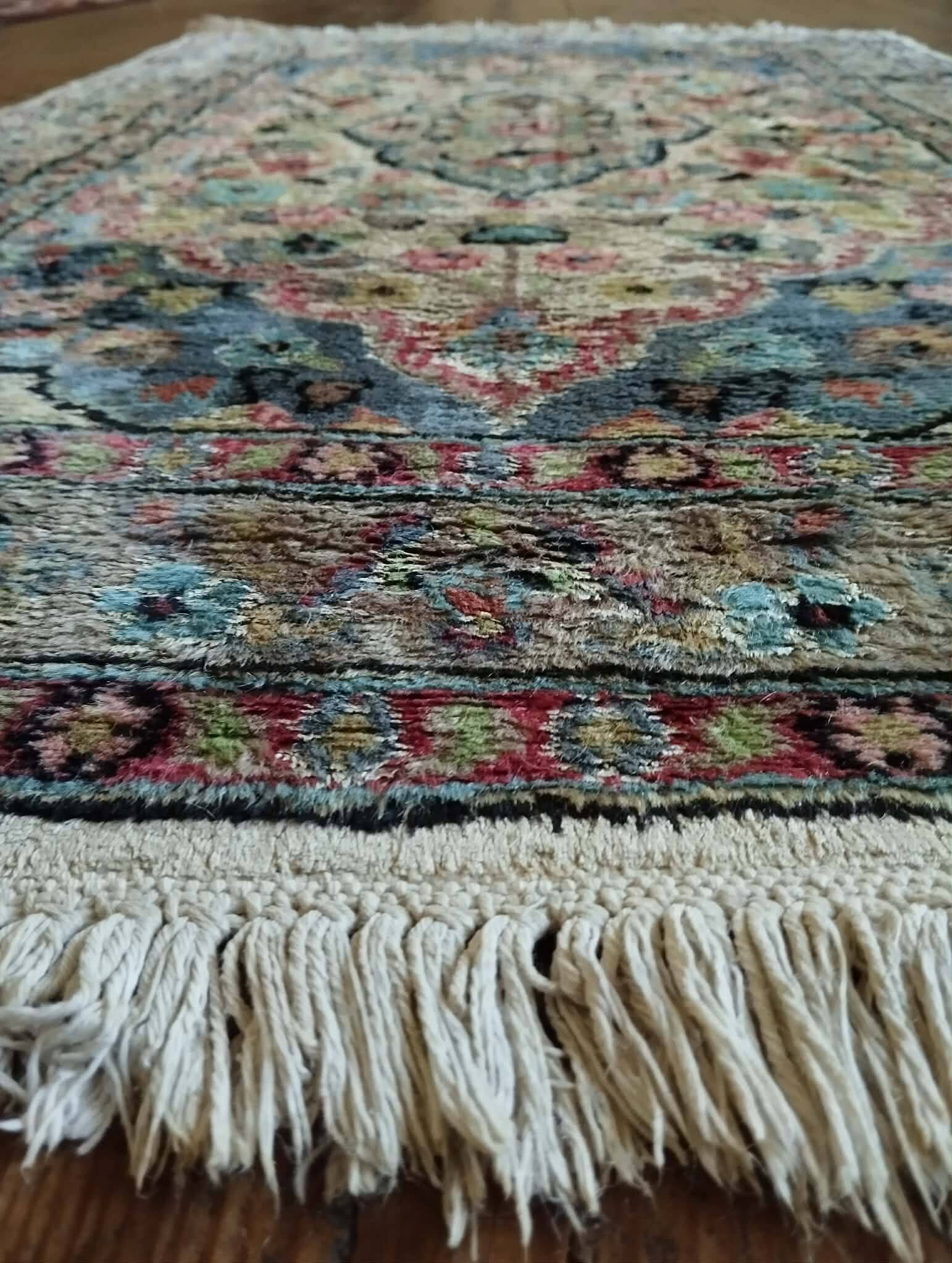 Handmade Pakistani wool and silk rug 128x80cm