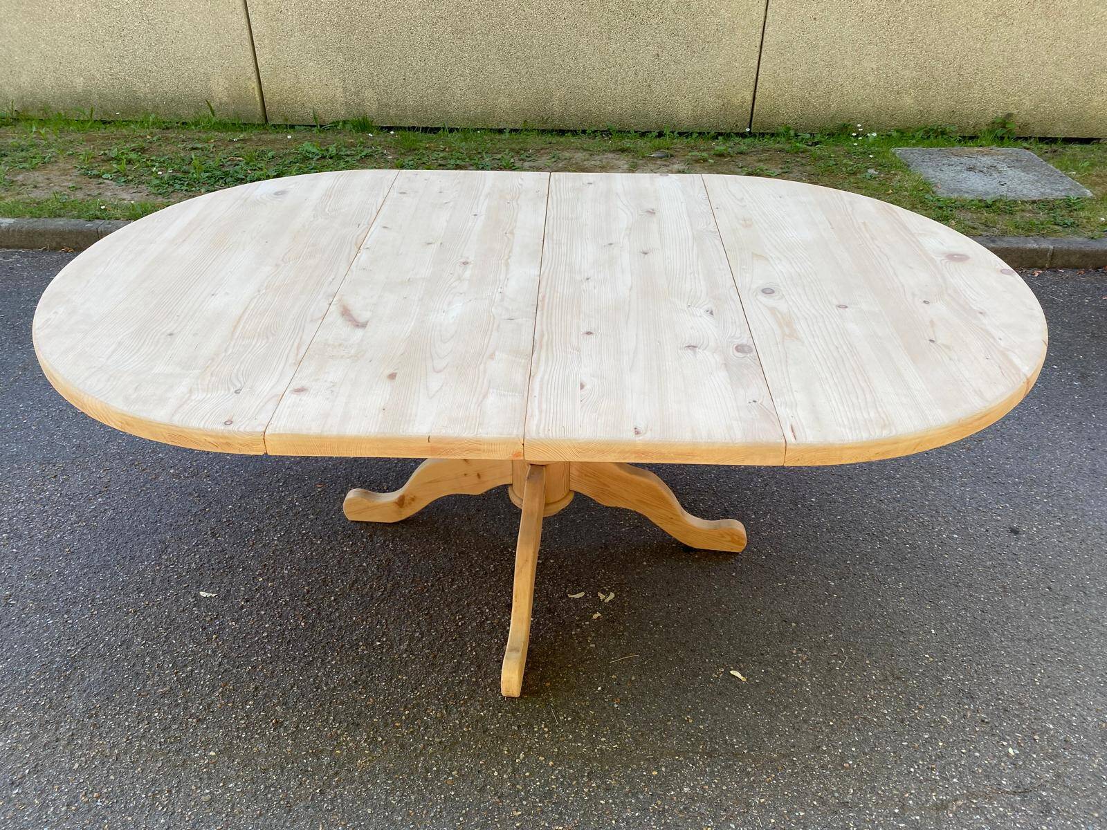 Extendable round dining table with central leg, renovated in solid wood, 200cm