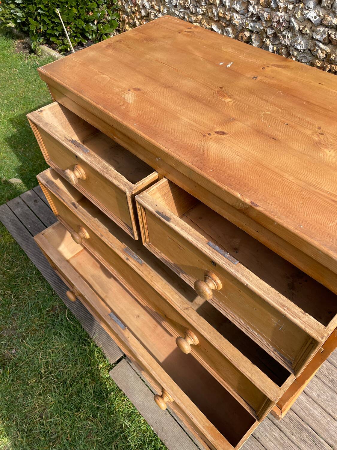 Commode ancienne en bois clair