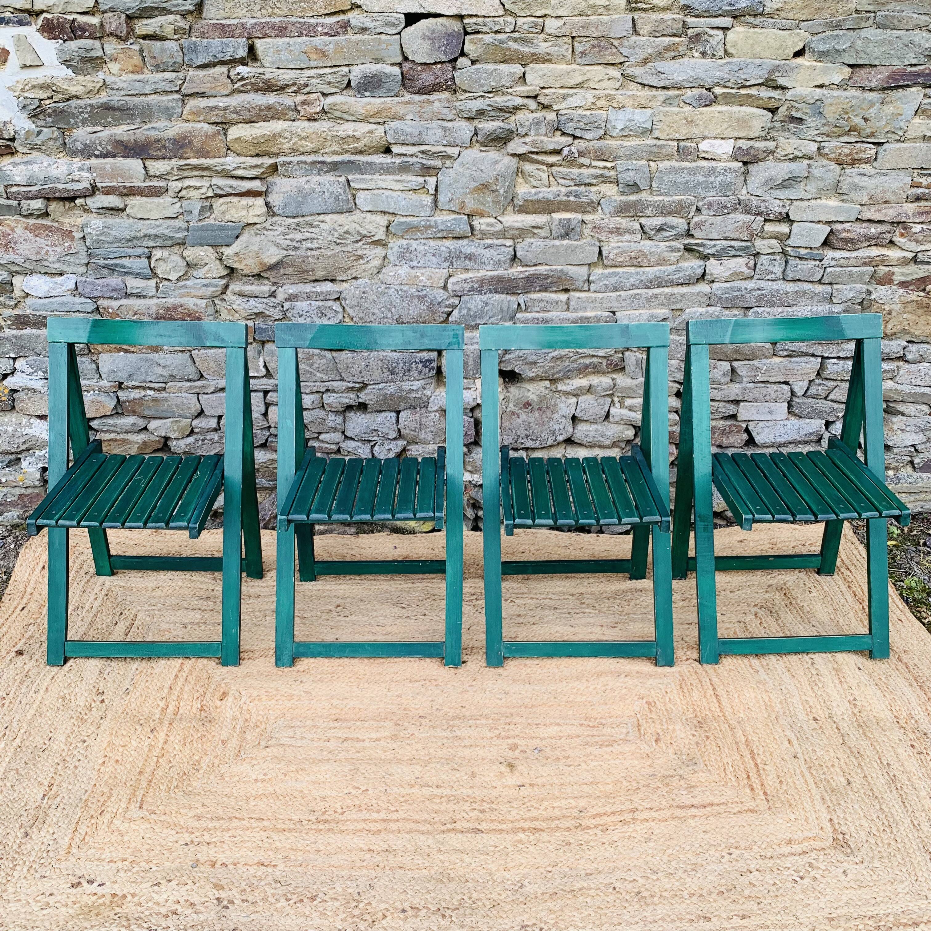 Set of 4 green folding chairs