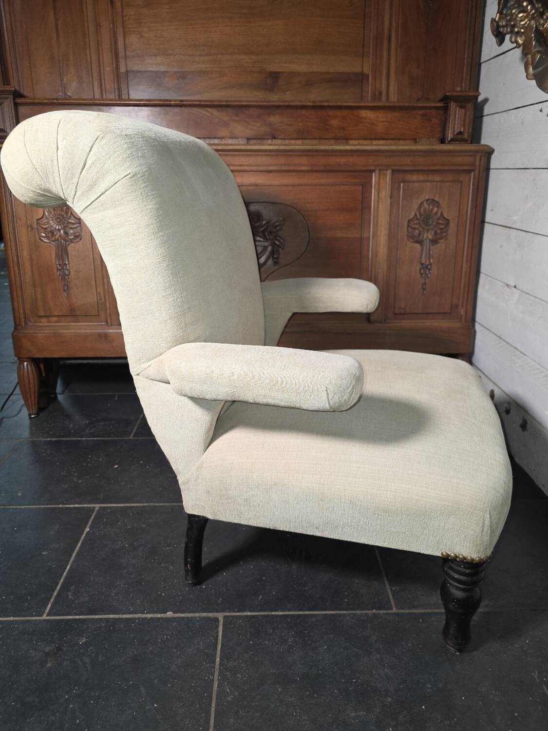 Napoleon III crapaud armchair with a reclined backrest