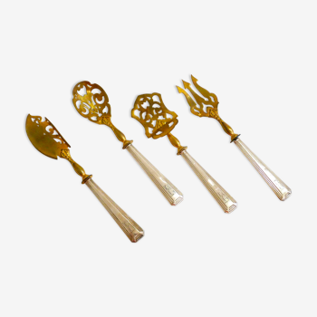 Box of cutlery with cutlery
