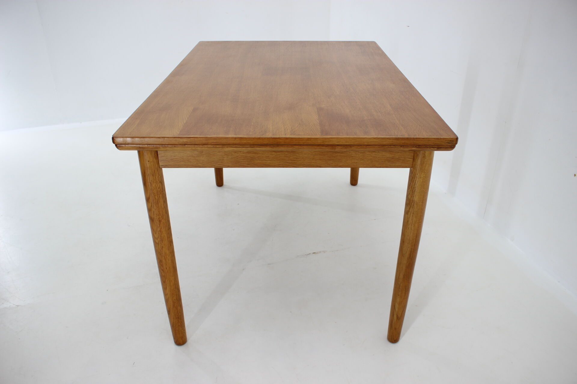1960s Danish Extendable Dining Table in Oak