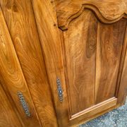 Louis XV buffet in solid wood from the 18th century.