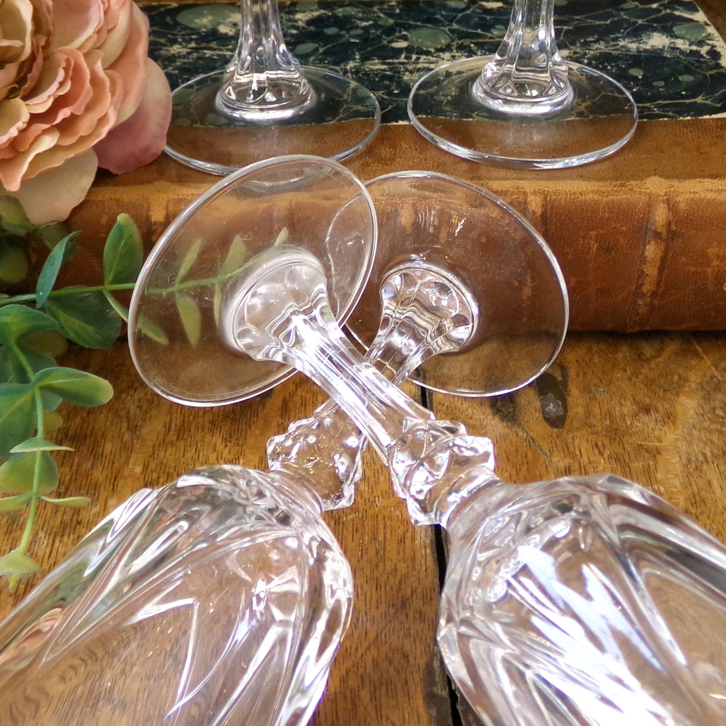 Champagne flutes Cristal d'Arques, "Louvre" pattern